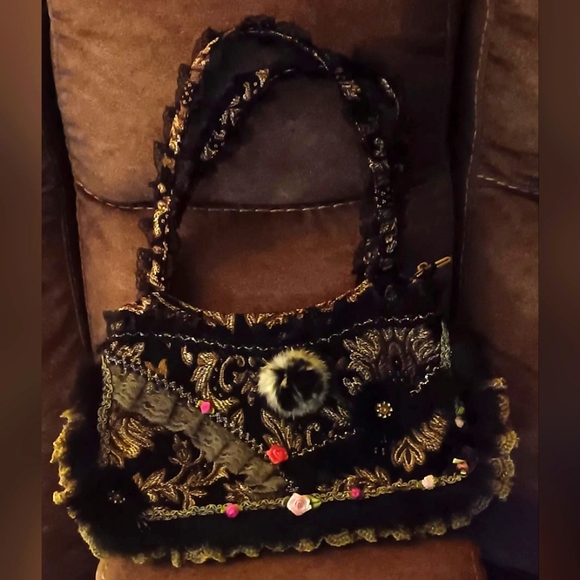 BEAUTIFUL TAPESTRY HANDBAG! NEW CONDITION! - Picture 7 of 7